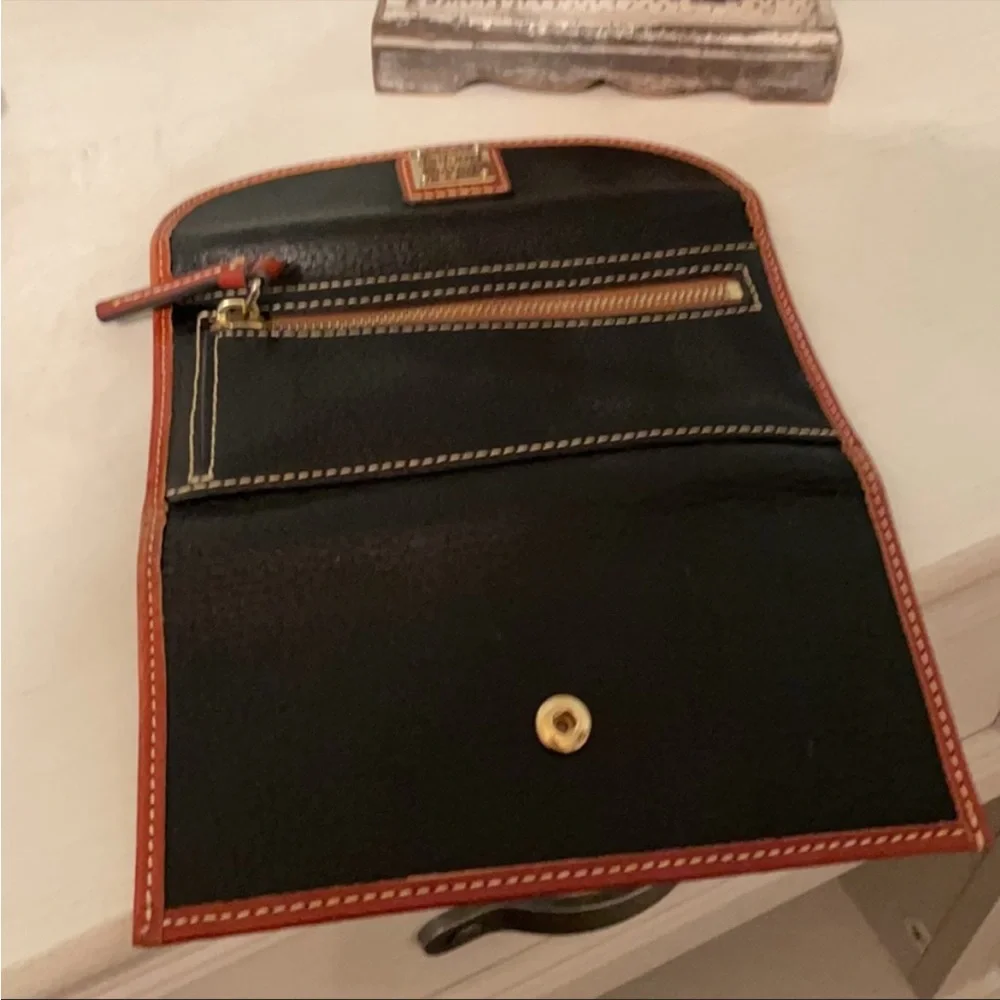 DOONEY & BOURKE Pebbled Grain Leather Wallet
